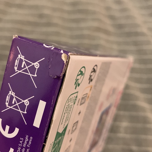 Tamagotchi 2023 Release Gen 1 Shell NEON LIGHTS - Picture 8 of 11